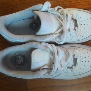 White Nike Air Force 1 - kids 4y